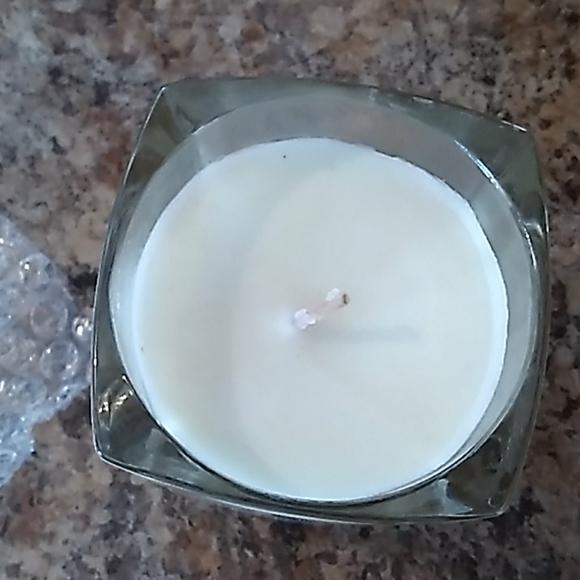 5th AVENUE CANDLE MELON & COCONUT - Picture 2 of 6